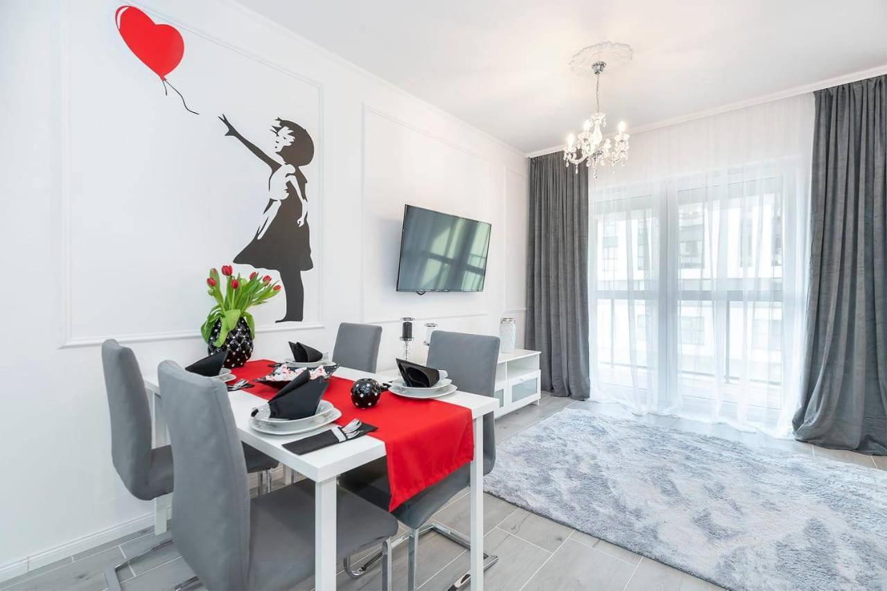 Banksy Apartment - Ilumino ウッチ エクステリア 写真