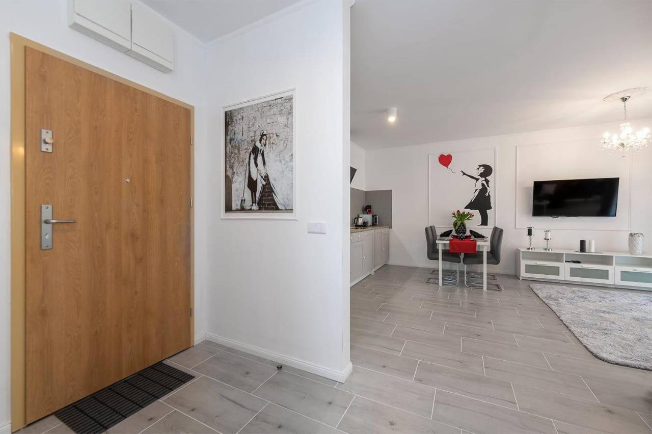 Banksy Apartment - Ilumino ウッチ エクステリア 写真